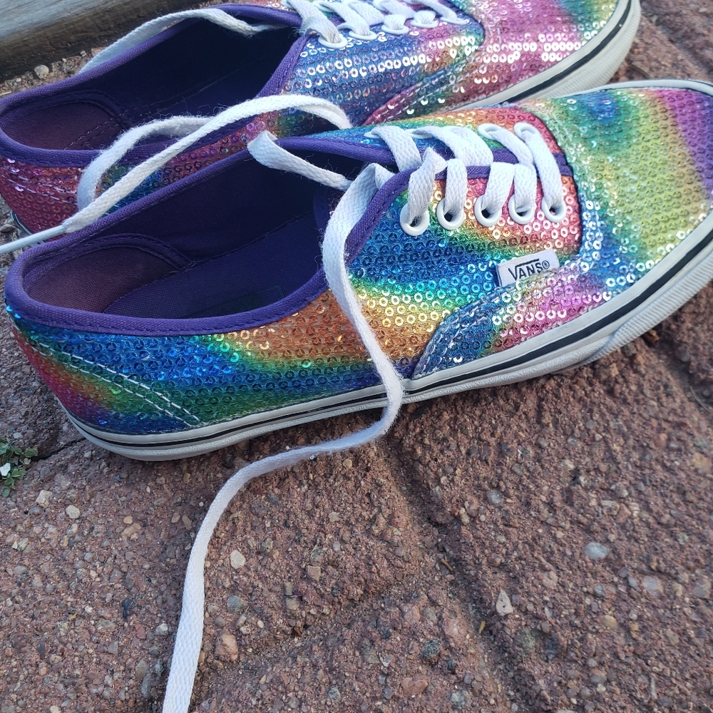 Vans - Picture 2 of 9